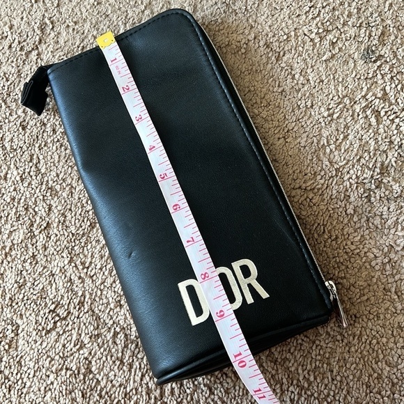 Dior Beauty Black Faux Leather Makeup Brush Case - Picture 7 of 8